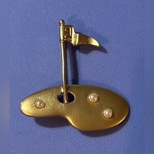 Very good condition golf vintage avon pin